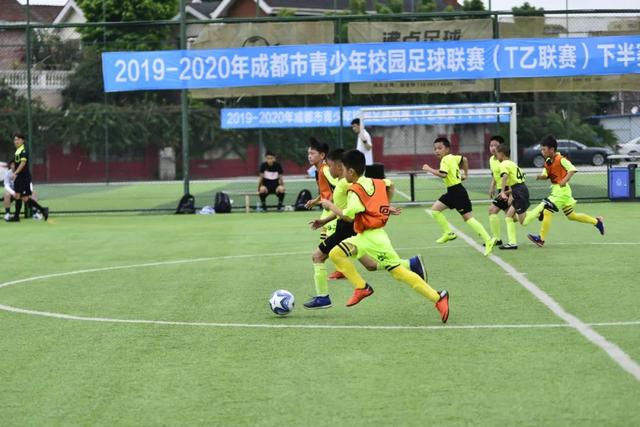 穆里尼奥冲向邓弗里斯，提醒西甲界外球新规
